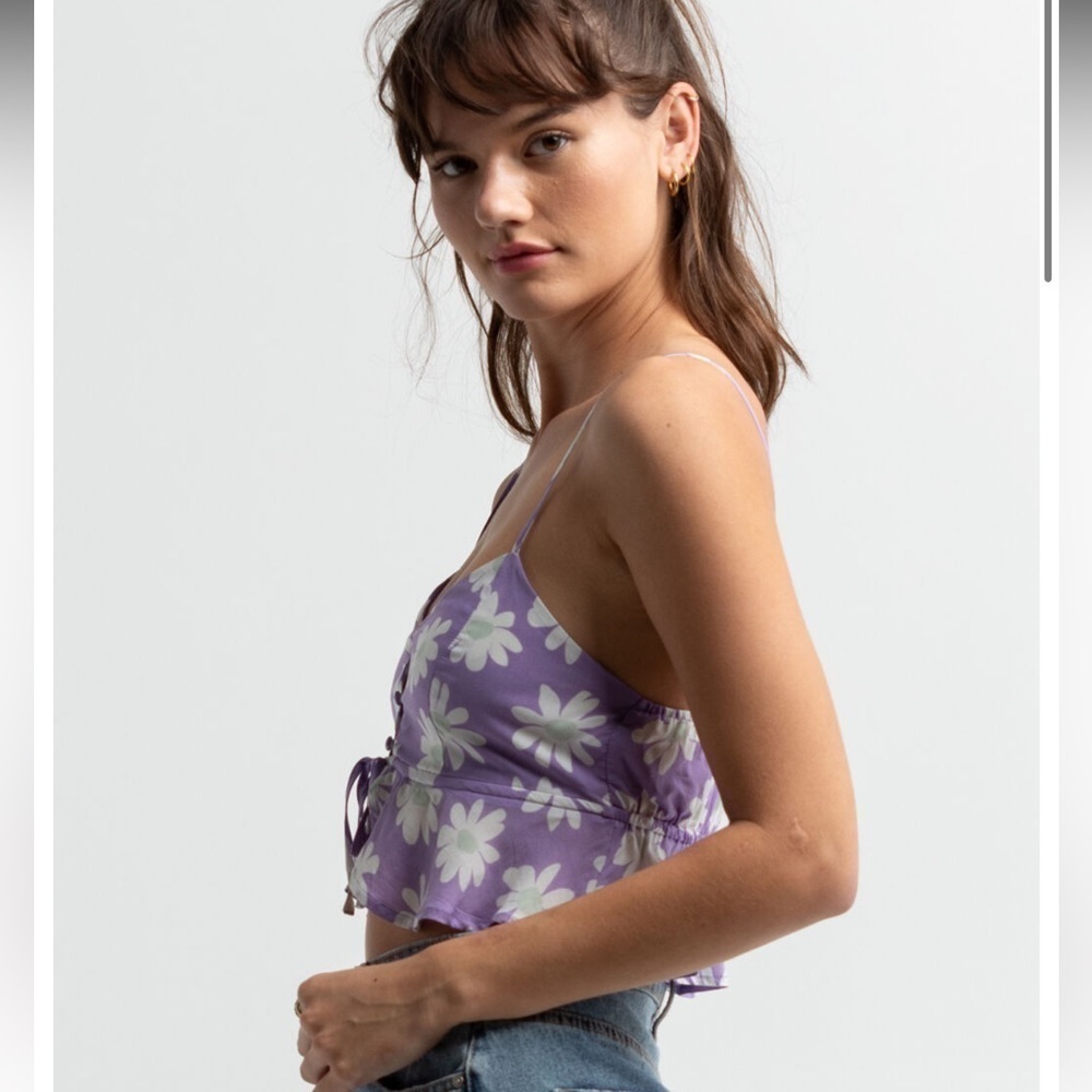 NWT Full Tilt Purple Floral Daisy Split Front Strappy Crop Tank - Picture 4 of 15